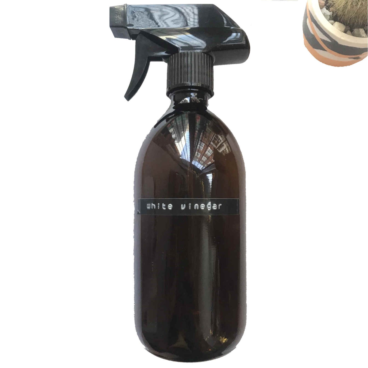 500ml amber glass bottle on a white background with a spray head, labelled with a black label saying white vinegar