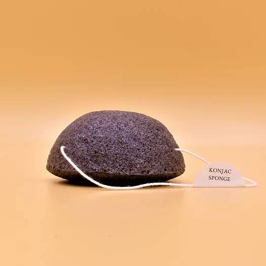 Konjac sponge on a beige background with a label indicating its name.